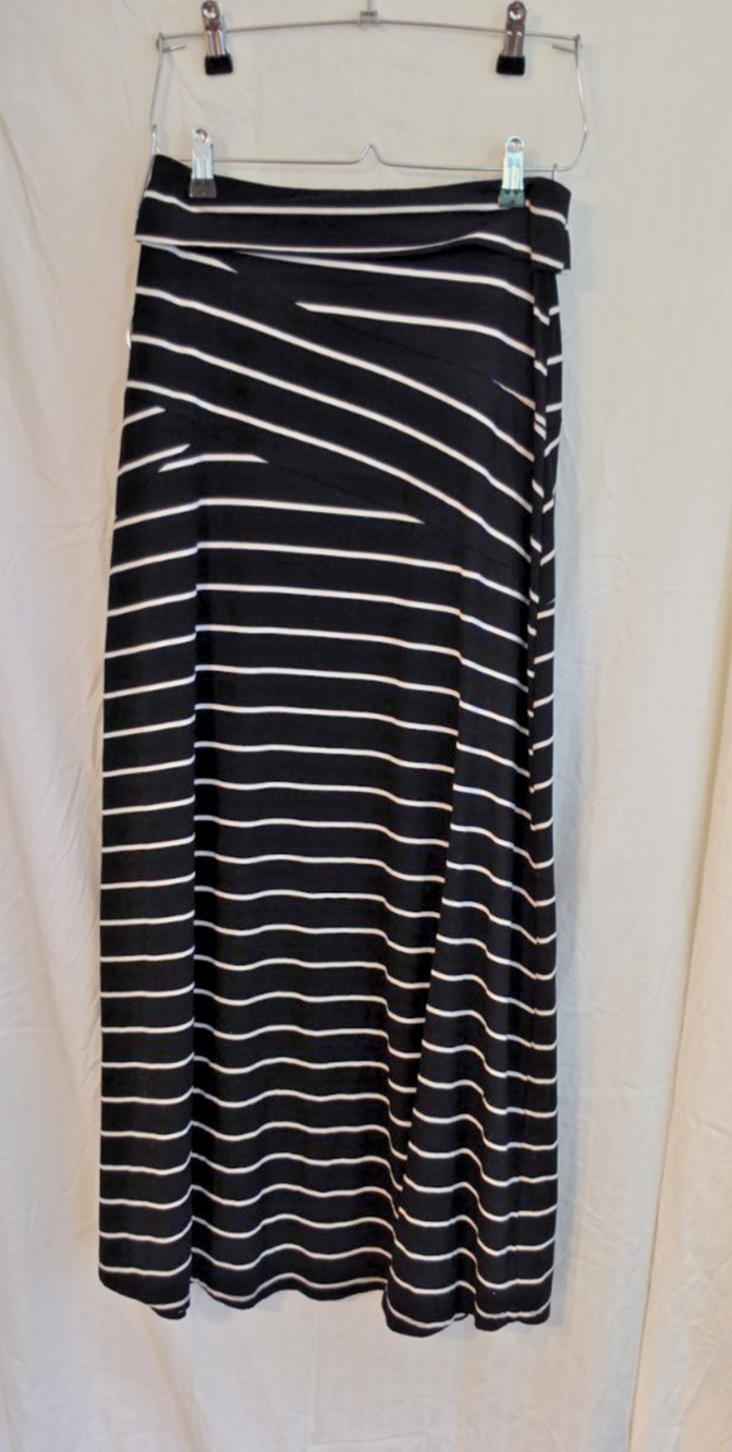 Nine 1 Eight Maxi Dress Size XL Black and White Stripes Sleeveless Leg Slit